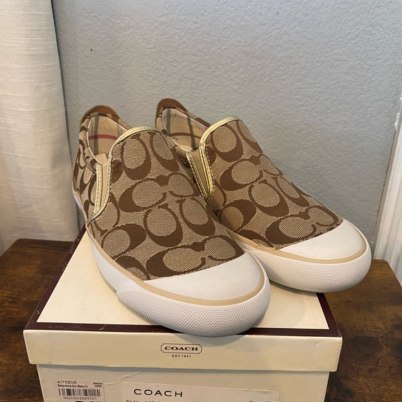 Coach canvas loafer slip on. Size 6 1/2M. Only worn once and in original box. - Picture 6 of 9